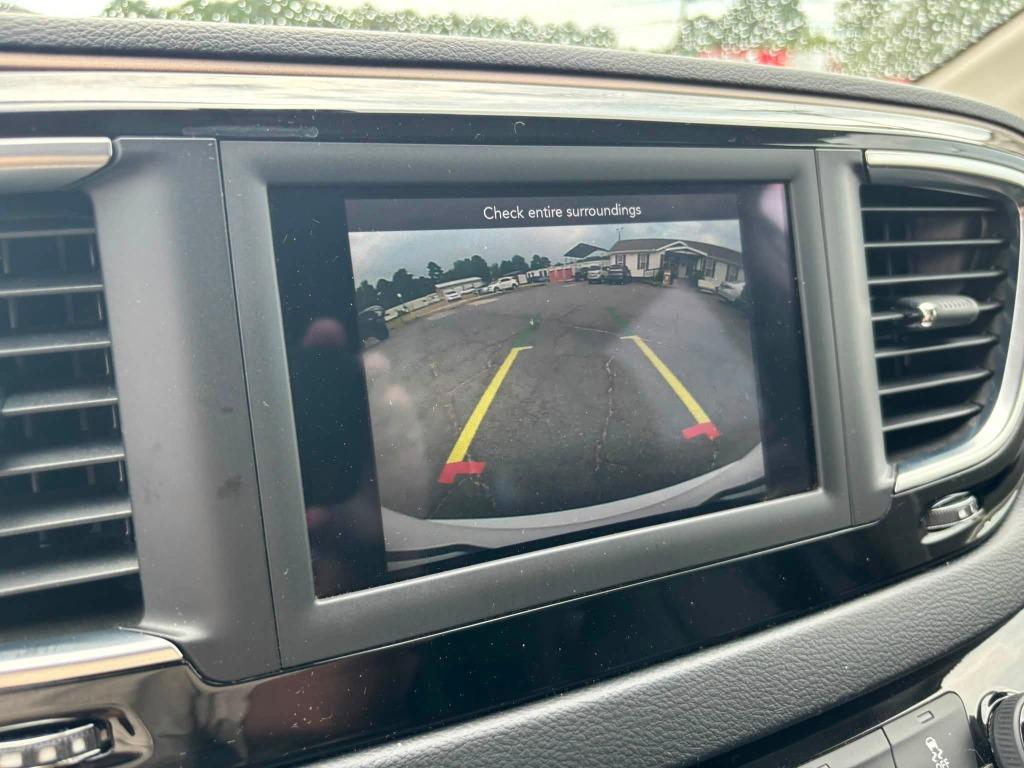 Chrysler Pacifica photo 15