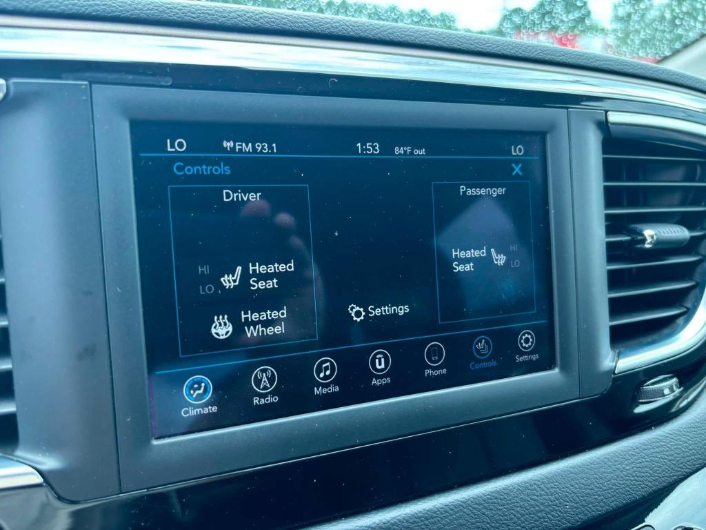Chrysler Pacifica photo 26