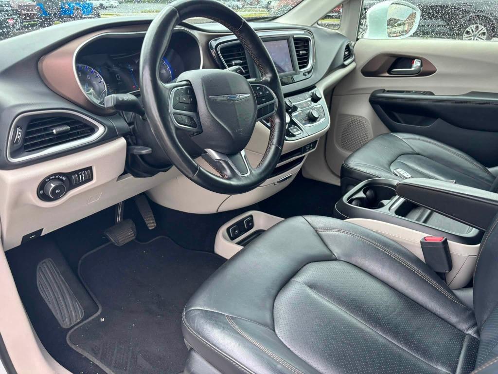 Chrysler Pacifica photo 6
