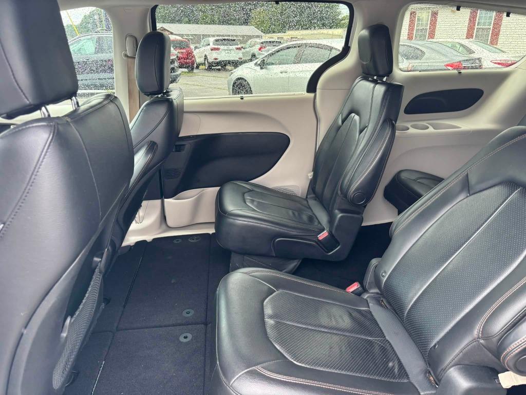Chrysler Pacifica photo 7