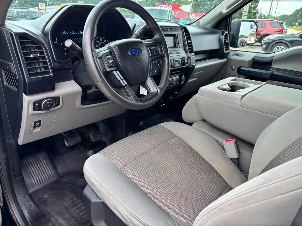 Ford F-150 photo 6