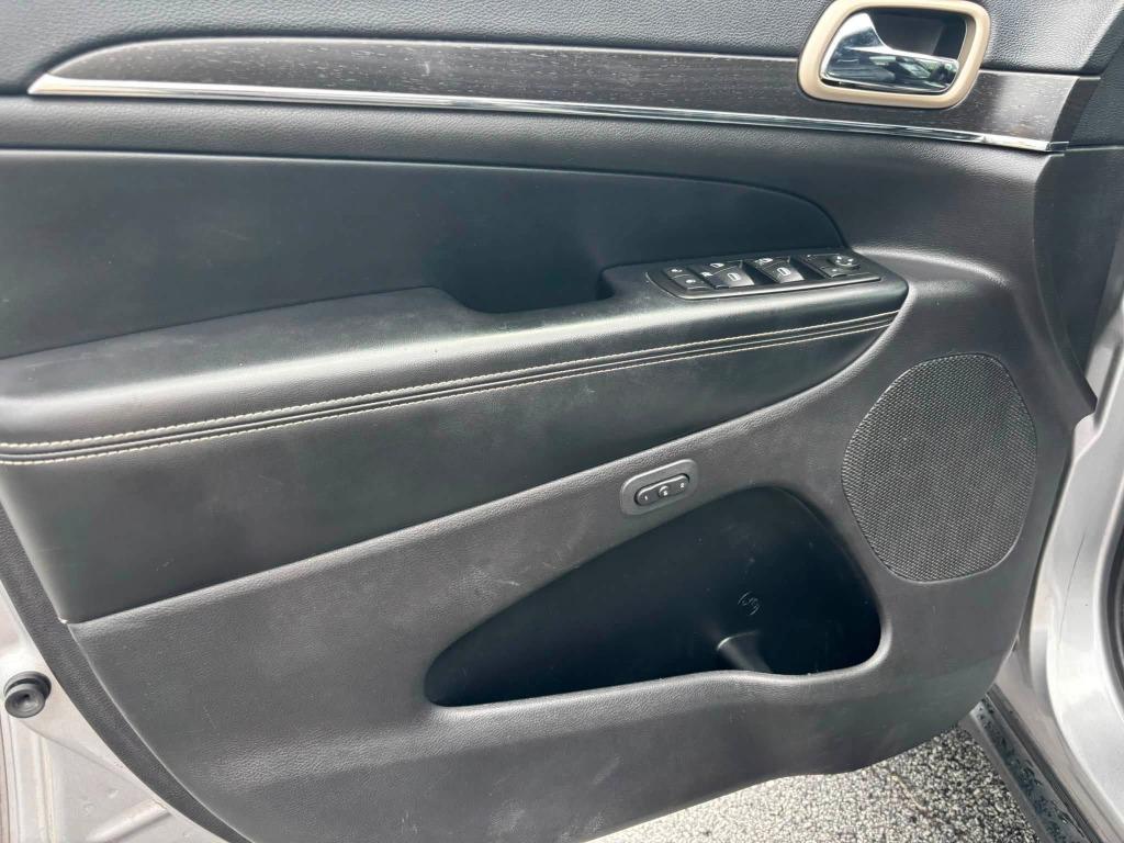 Jeep Grand Cherokee photo 12