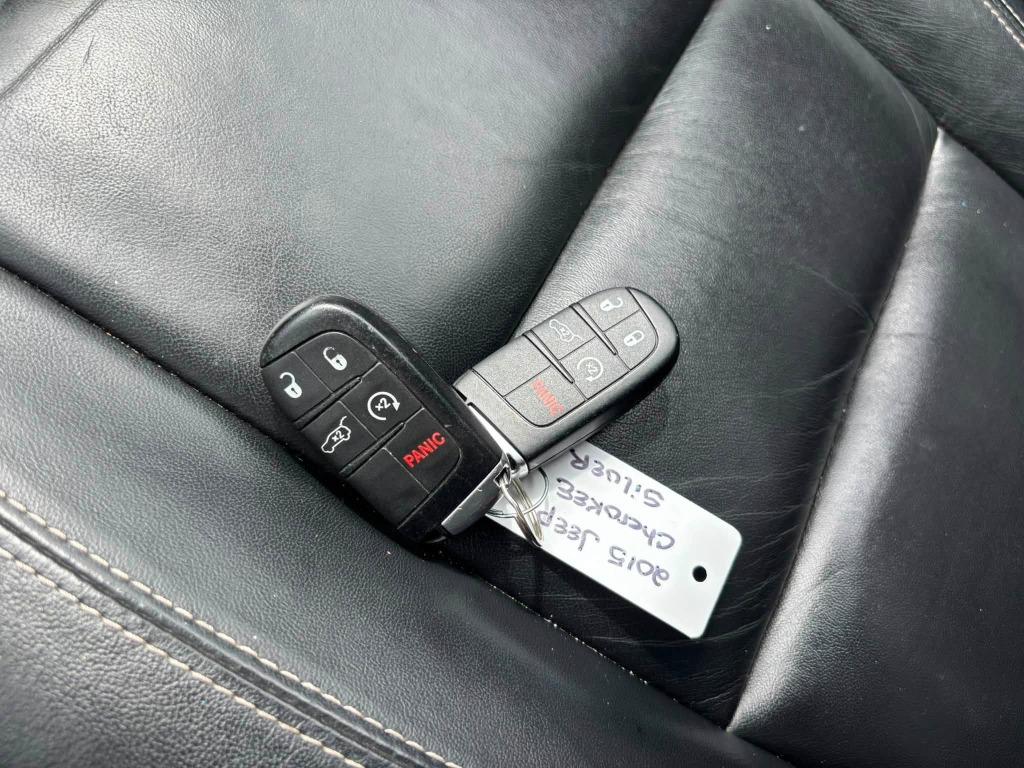 Jeep Grand Cherokee photo 17