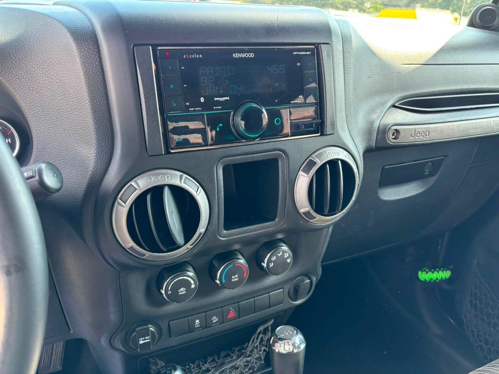Jeep Wrangler photo 17