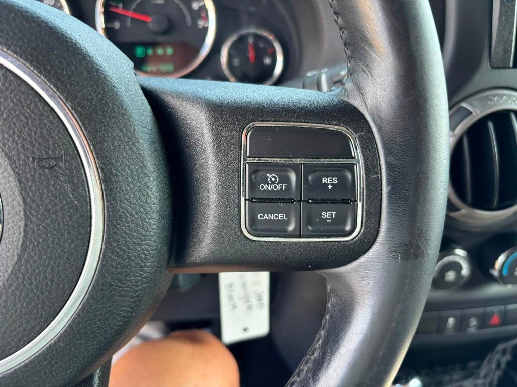 Jeep Wrangler photo 12
