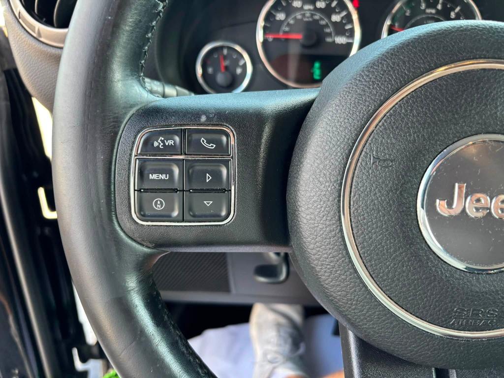 Jeep Wrangler photo 8