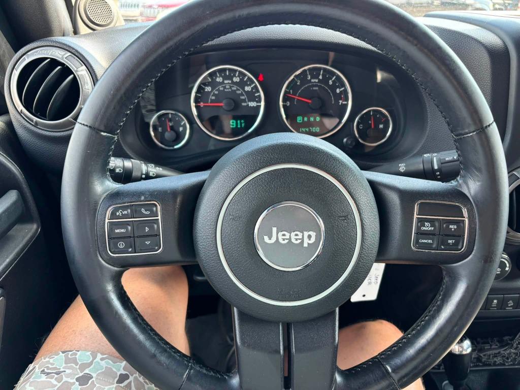 Jeep Wrangler photo 13