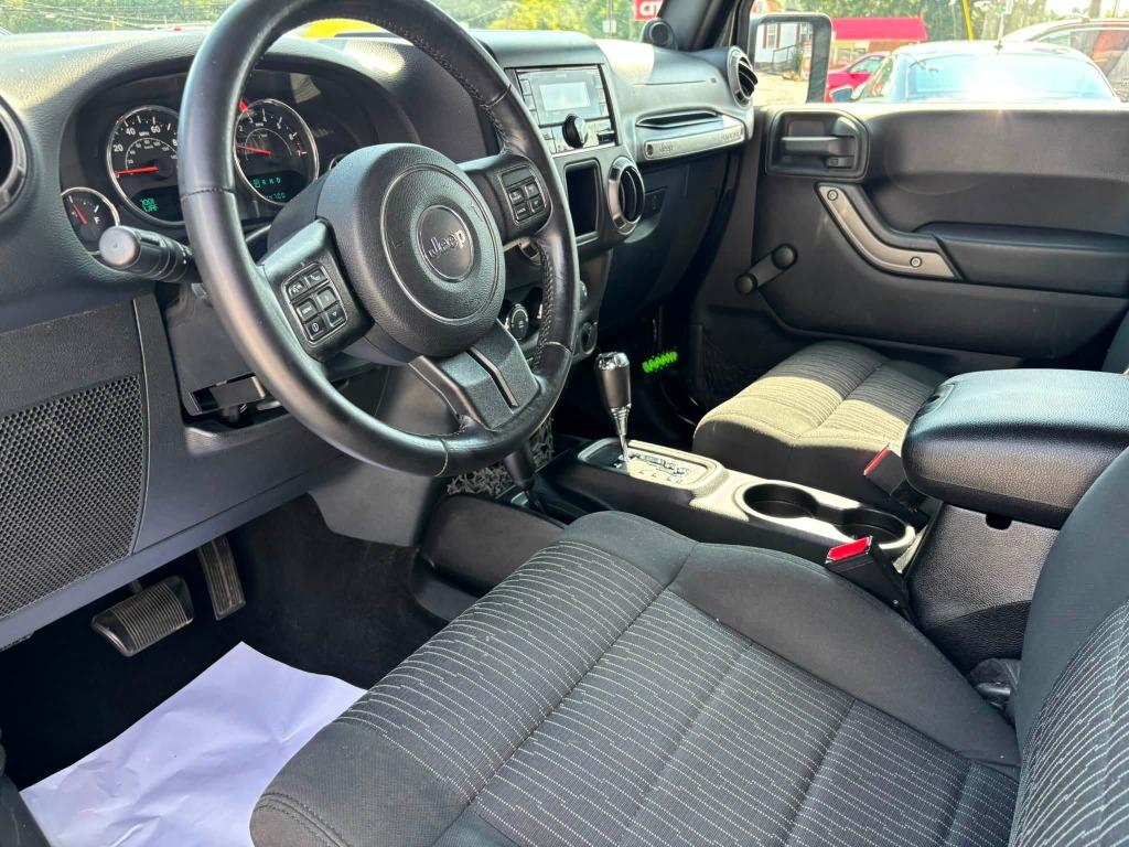 Jeep Wrangler photo 6