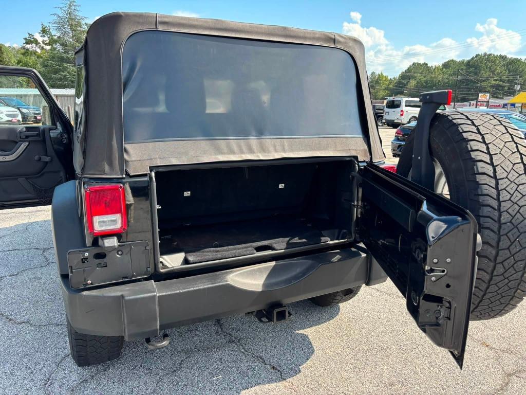 Jeep Wrangler photo 18