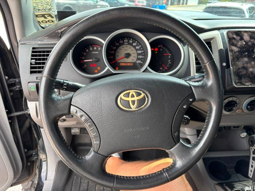 Toyota Tacoma photo 10