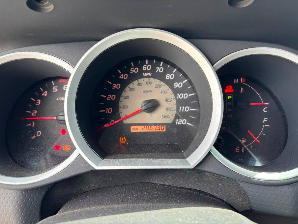 Toyota Tacoma photo 26