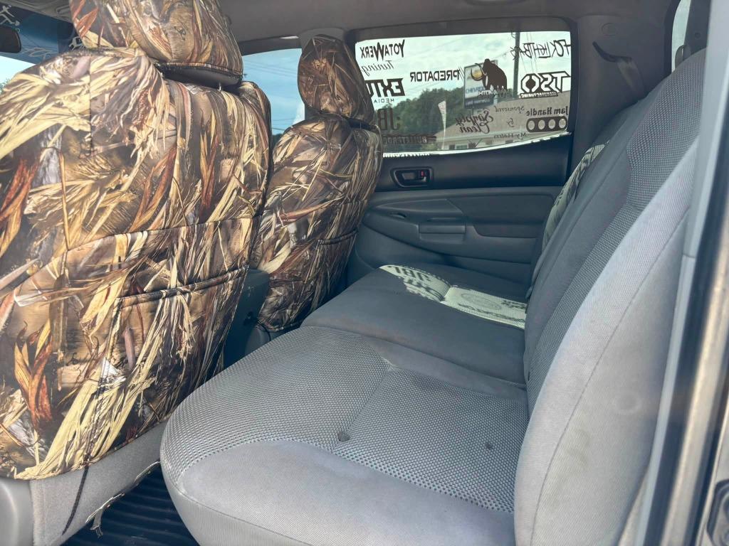 Toyota Tacoma photo 8