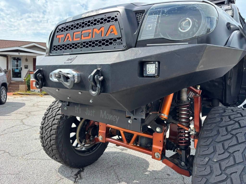 Toyota Tacoma photo 4