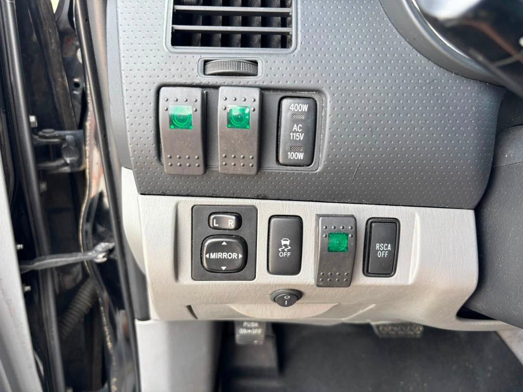 Toyota Tacoma photo 22
