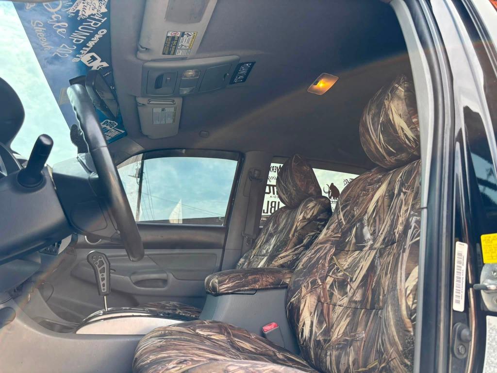 Toyota Tacoma photo 20