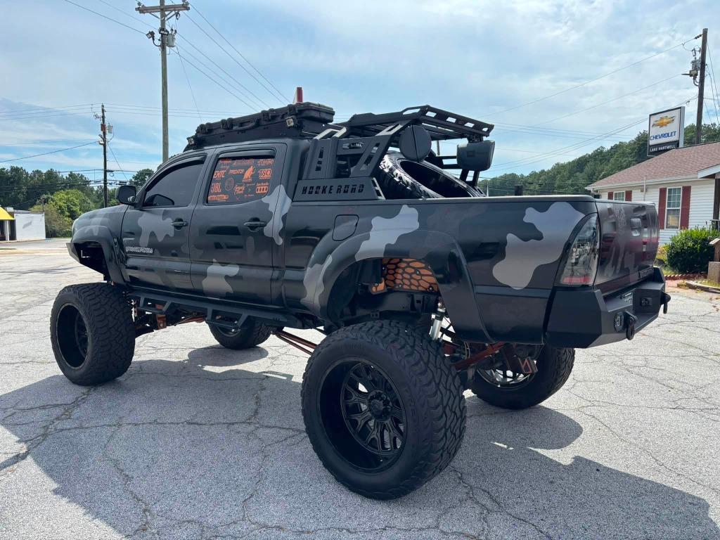 Toyota Tacoma photo 3