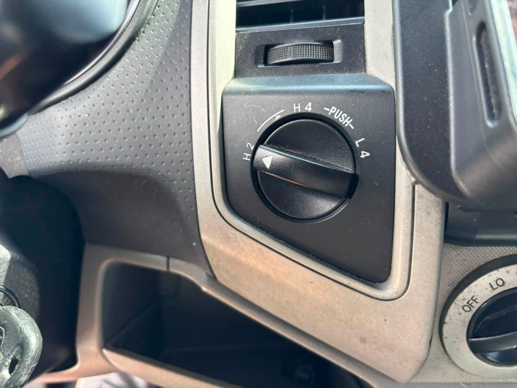 Toyota Tacoma photo 28