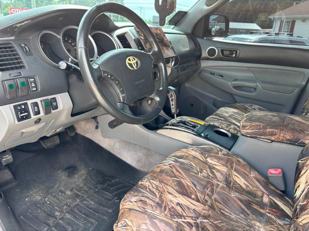 Toyota Tacoma photo 7