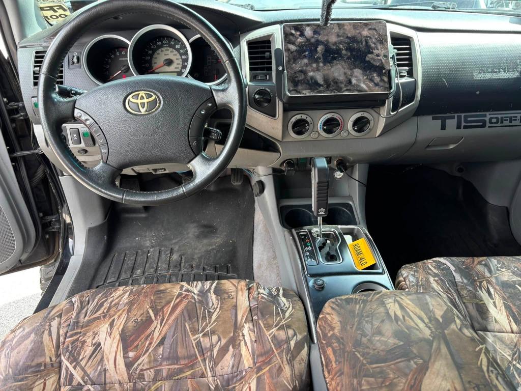 Toyota Tacoma photo 9