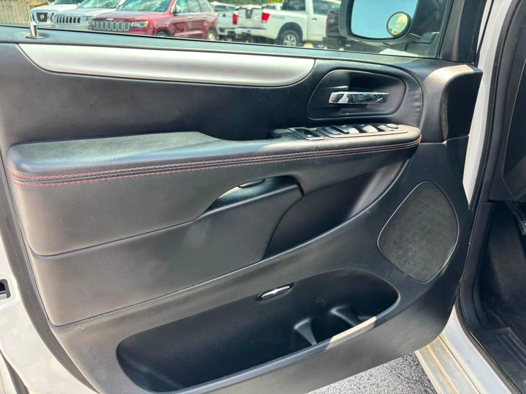Dodge Grand Caravan photo 17