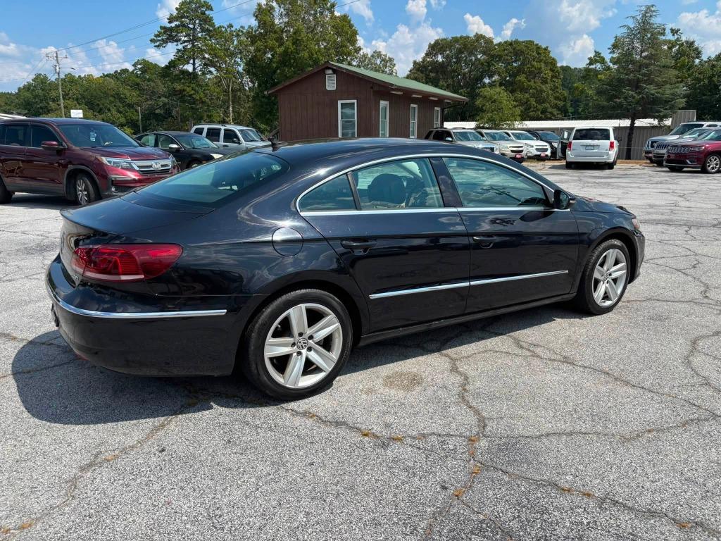 Volkswagen CC photo 2