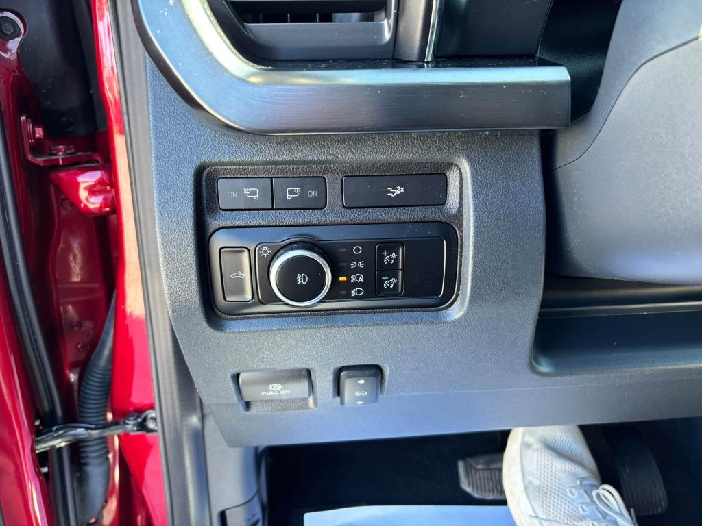 Ford F-250SD photo 9