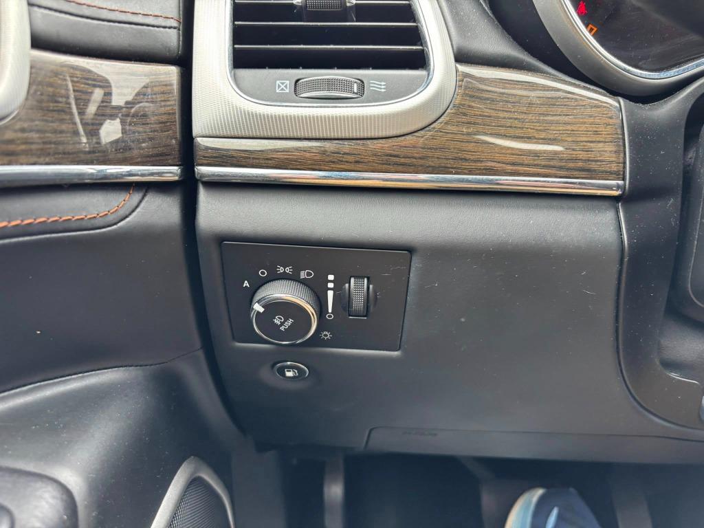 Jeep Grand Cherokee photo 12