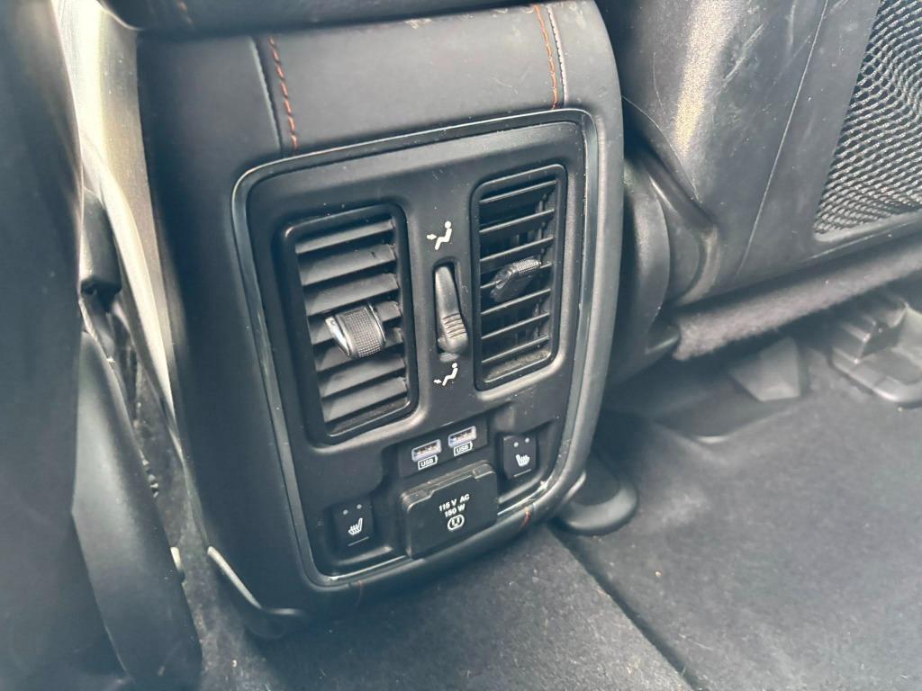 Jeep Grand Cherokee photo 24