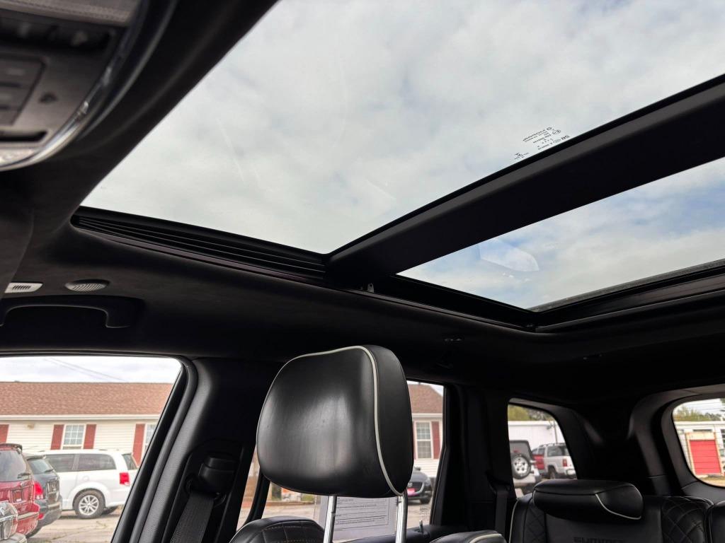 Jeep Grand Cherokee photo 11