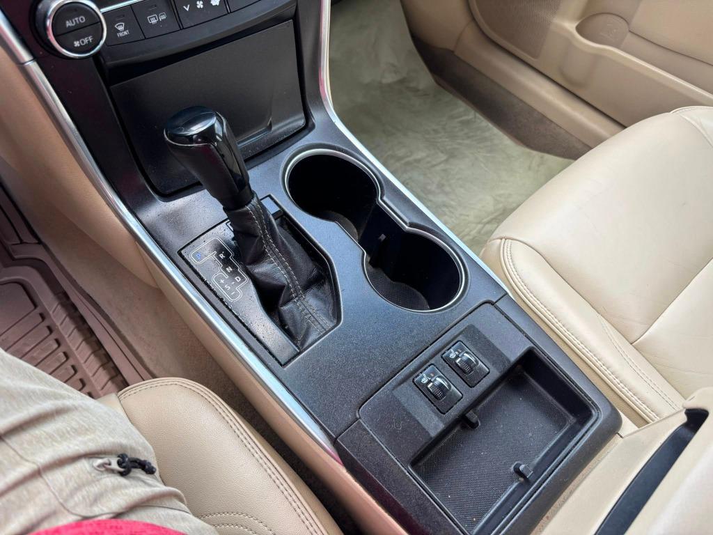 Toyota Camry photo 20