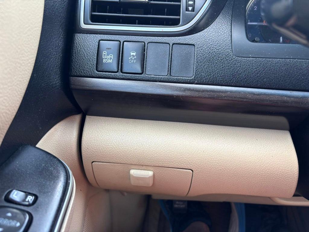 Toyota Camry photo 10