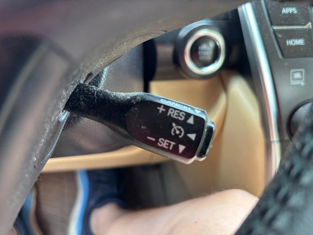 Toyota Camry photo 12