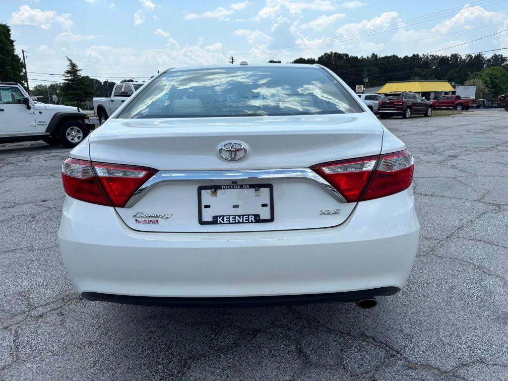 Toyota Camry photo 2
