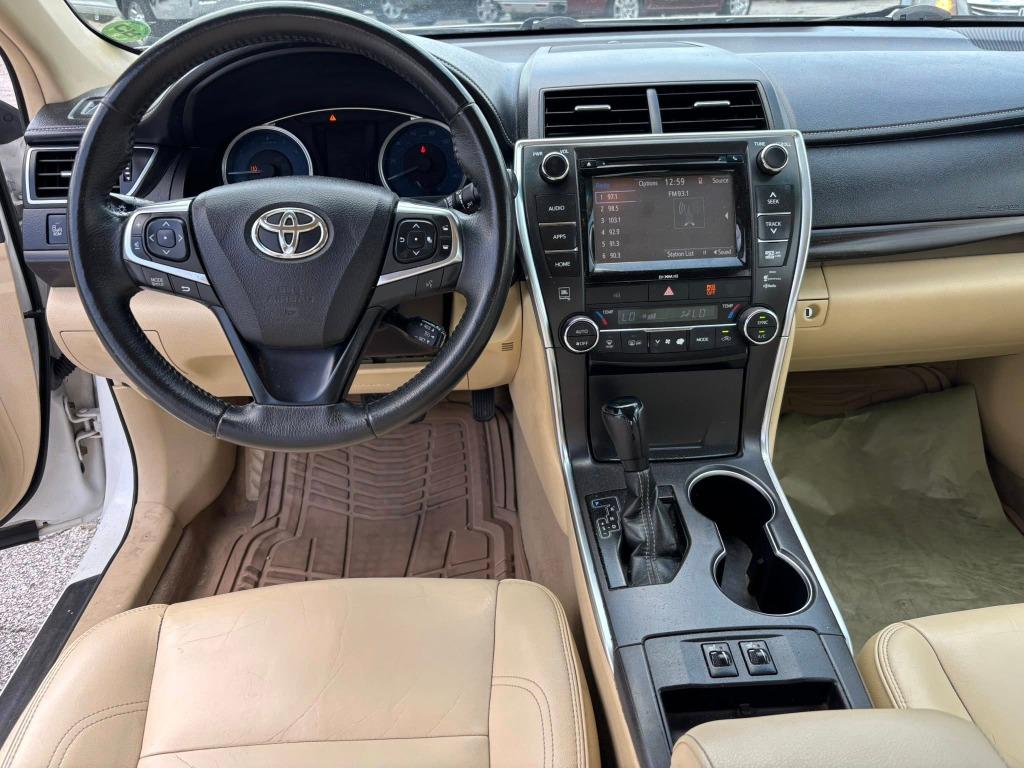Toyota Camry photo 8