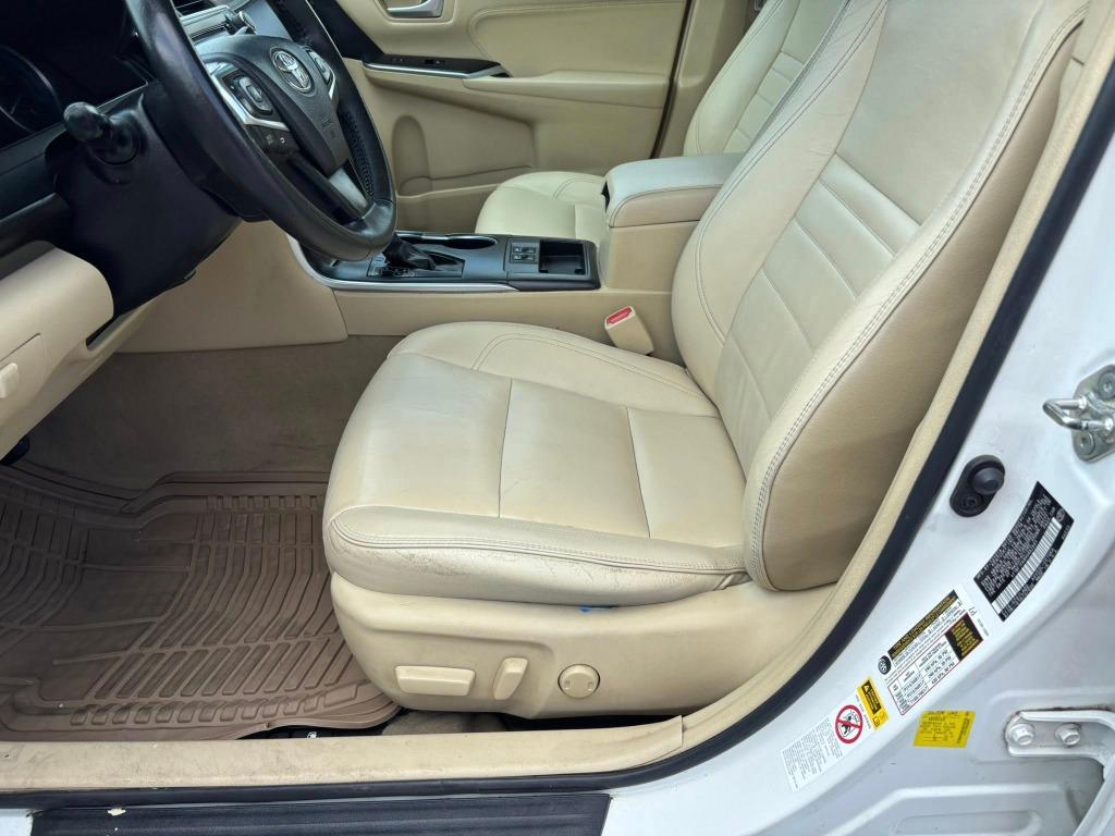 Toyota Camry photo 13