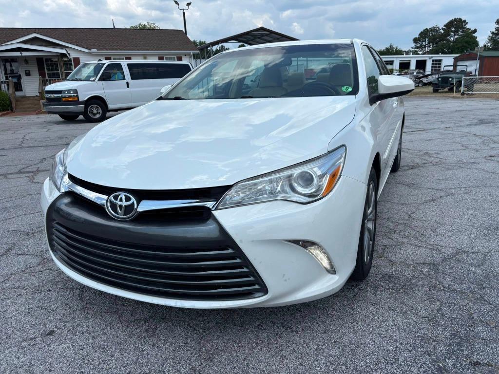 Toyota Camry photo 5