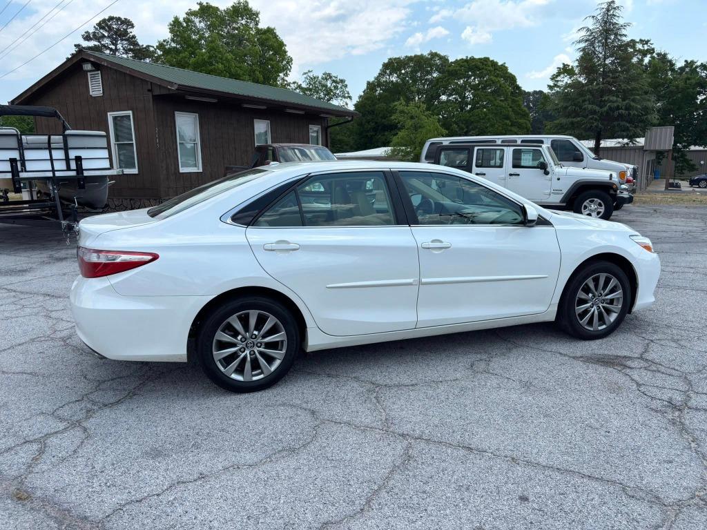 Toyota Camry photo 3